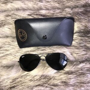 Black Ray-Ban Aviators